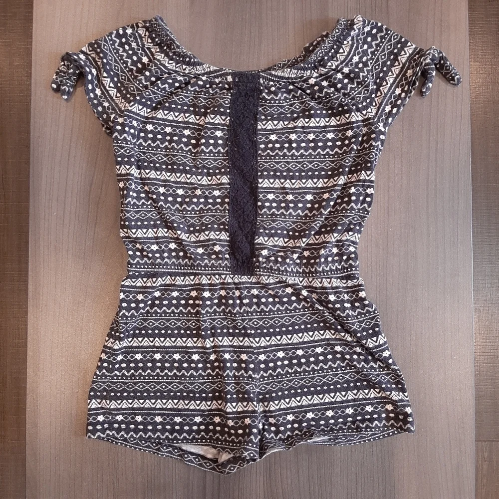 Oshkosh Boho Crochet Romper Short Tie Sleeve Striped Cotton Girls Size 7 Black
